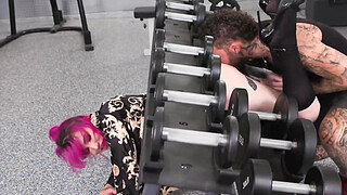 This tranny gym scene is so fucking silly yet hot as fuck!