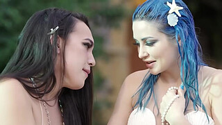 Lesbian babe Jewelz Blu pounded by horny tranny Kasey Kei